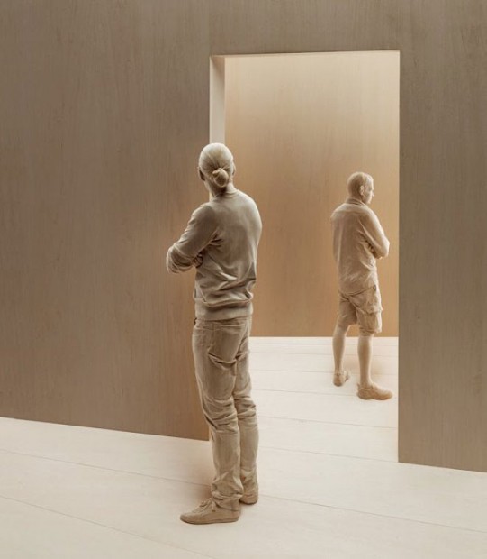 life-like-realistic-wooden-sculptures-peter-demetz-7